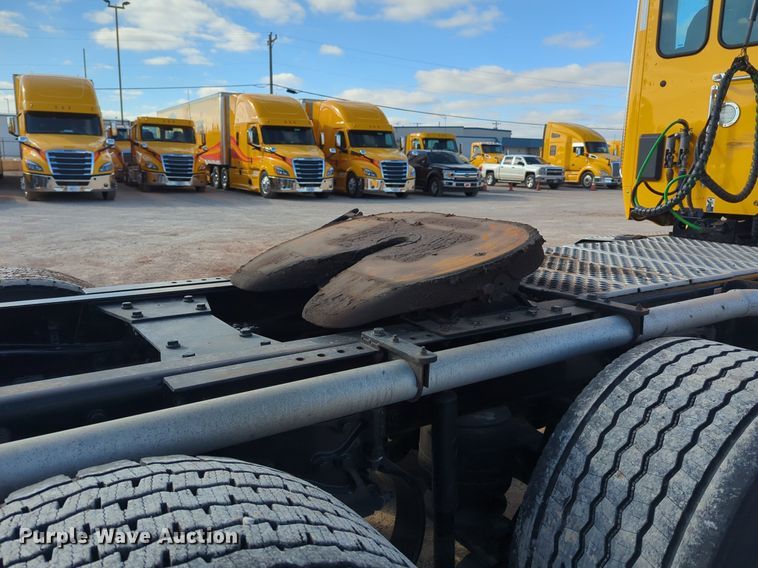 image for item NZ9292 2020 Kenworth T680 semi truck