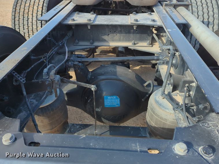 image for item NZ9292 2020 Kenworth T680 semi truck