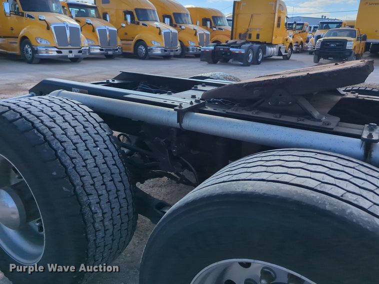 image for item NZ9292 2020 Kenworth T680 semi truck