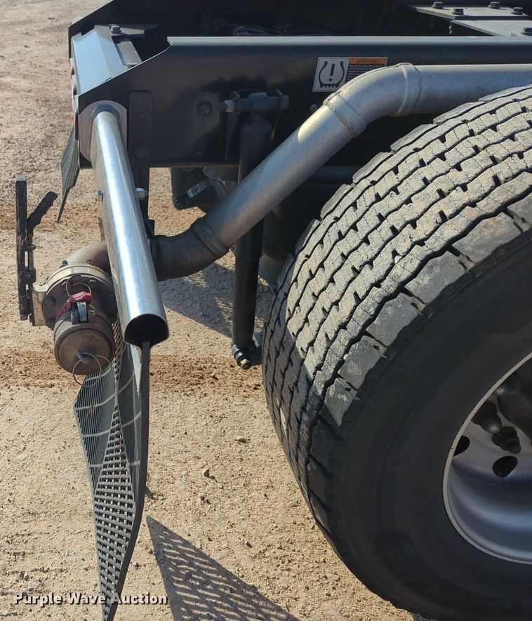 image for item NZ9292 2020 Kenworth T680 semi truck