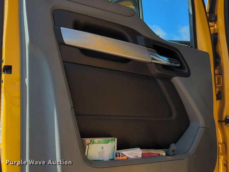 image for item NZ9292 2020 Kenworth T680 semi truck