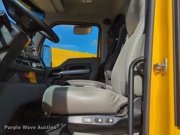 image for item NZ9292 2020 Kenworth T680 semi truck