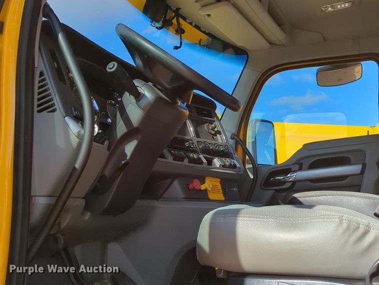 image for item NZ9292 2020 Kenworth T680 semi truck