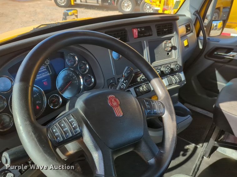 image for item NZ9292 2020 Kenworth T680 semi truck