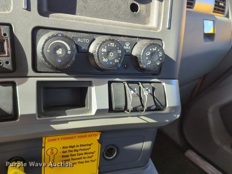 image for item NZ9292 2020 Kenworth T680 semi truck