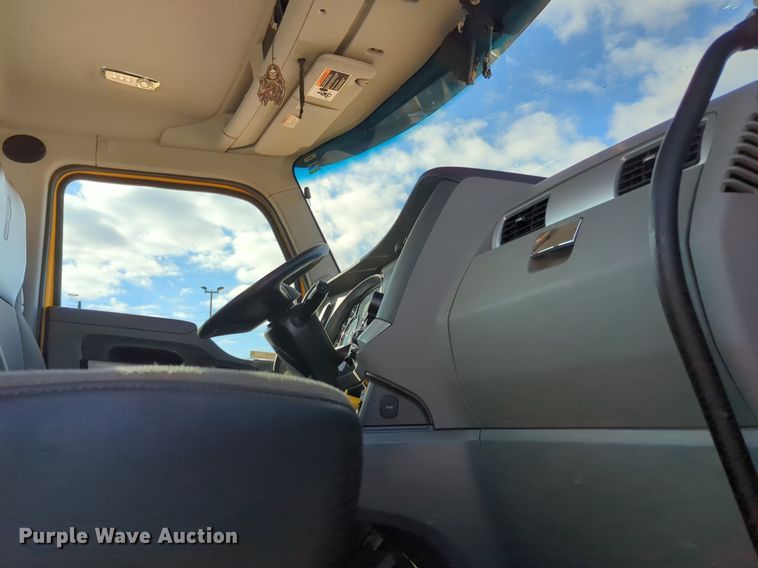 image for item NZ9292 2020 Kenworth T680 semi truck