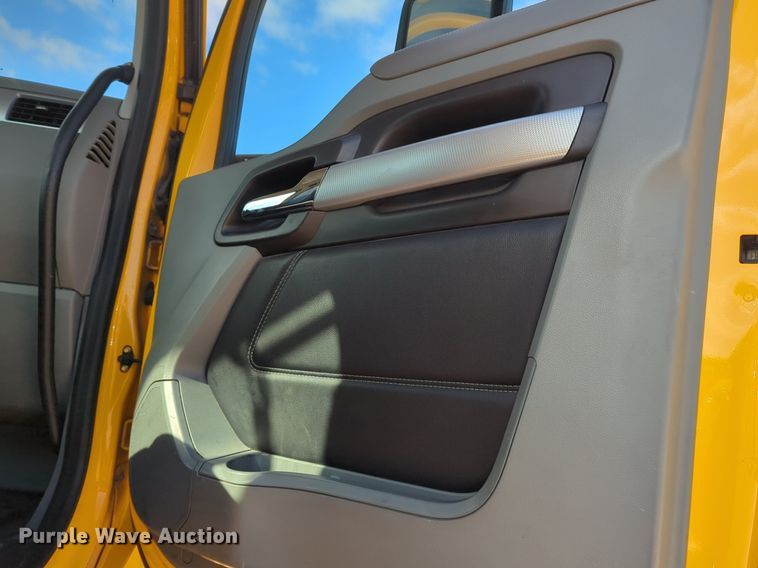 image for item NZ9292 2020 Kenworth T680 semi truck