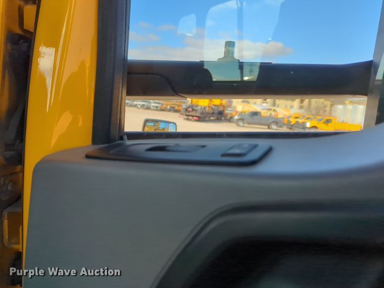 image for item NZ9292 2020 Kenworth T680 semi truck