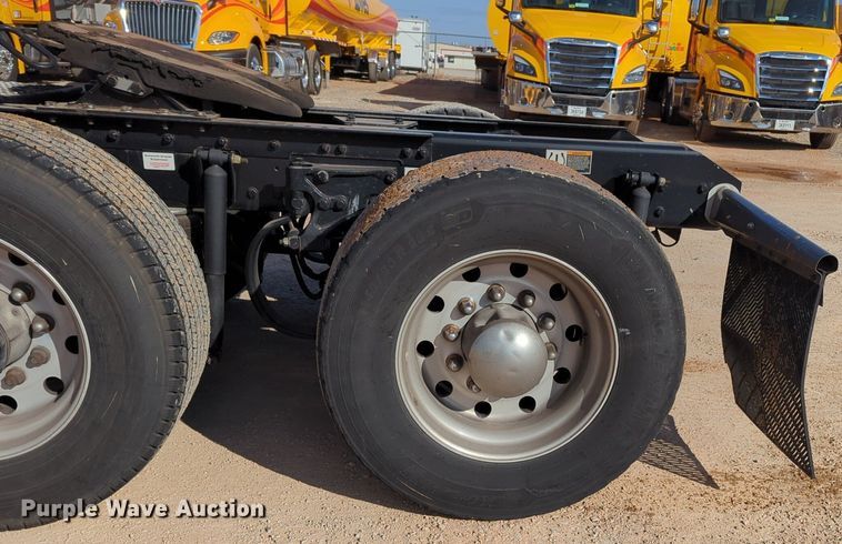 image for item NZ9292 2020 Kenworth T680 semi truck