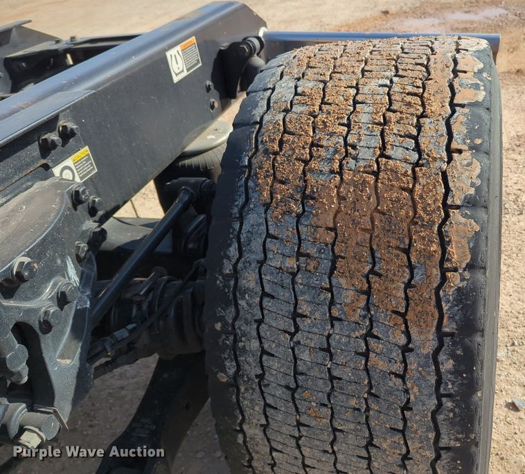 image for item NZ9292 2020 Kenworth T680 semi truck