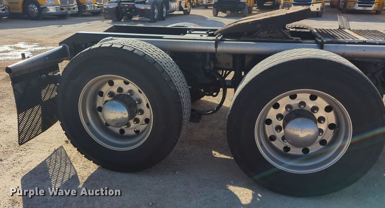 image for item NZ9292 2020 Kenworth T680 semi truck