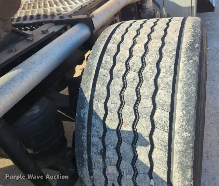 image for item NZ9292 2020 Kenworth T680 semi truck