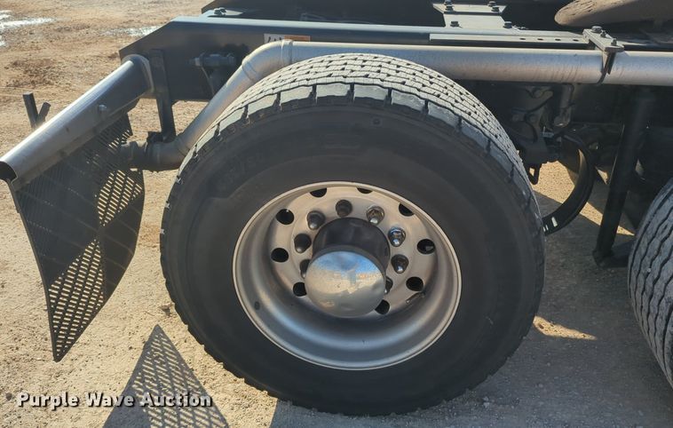 image for item NZ9292 2020 Kenworth T680 semi truck