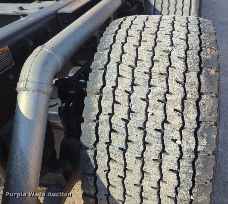 image for item NZ9292 2020 Kenworth T680 semi truck