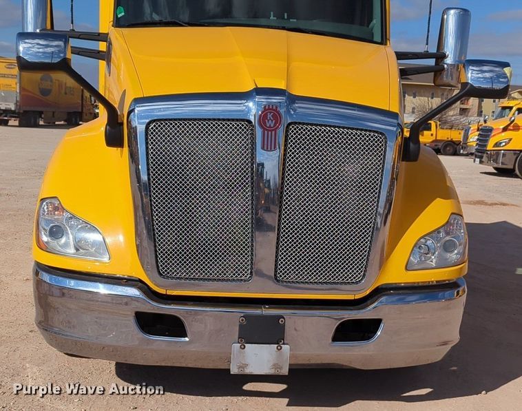 image for item NZ9293 2019 Kenworth T680 semi truck