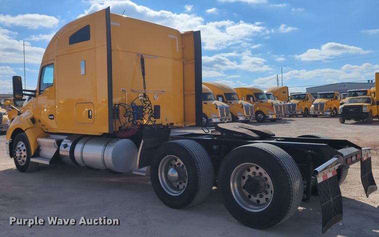 image for item NZ9293 2019 Kenworth T680 semi truck