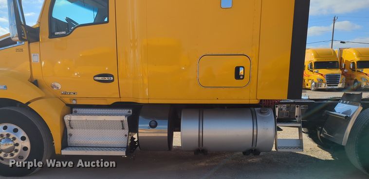 image for item NZ9293 2019 Kenworth T680 semi truck