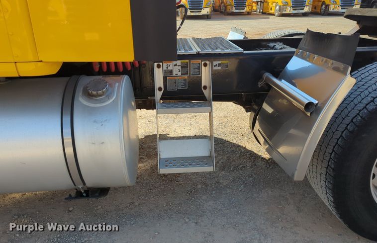 image for item NZ9293 2019 Kenworth T680 semi truck