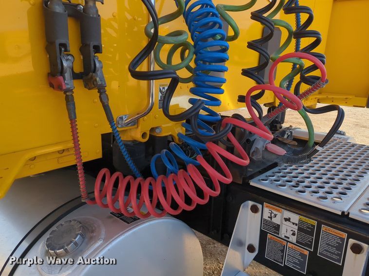 image for item NZ9293 2019 Kenworth T680 semi truck