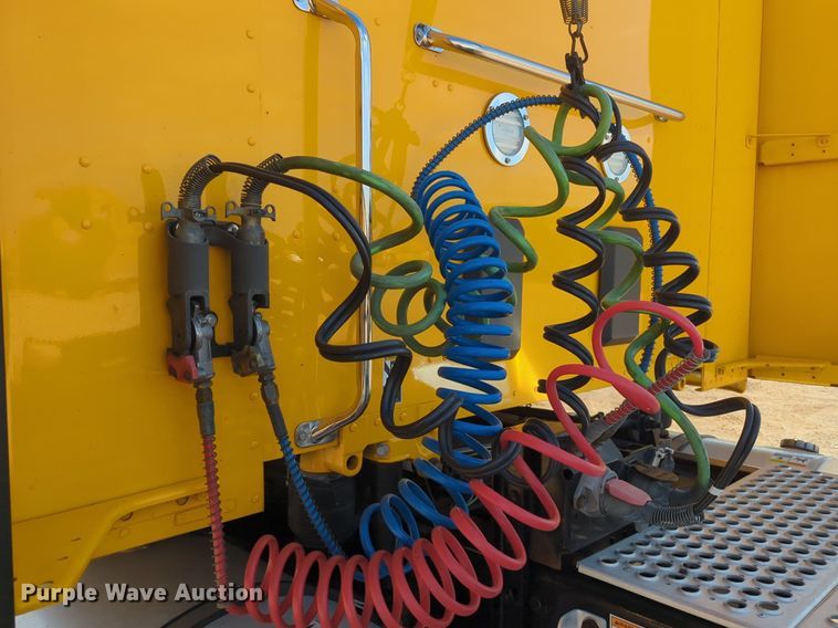 image for item NZ9293 2019 Kenworth T680 semi truck