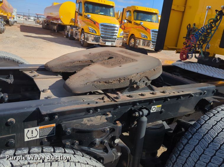 image for item NZ9293 2019 Kenworth T680 semi truck