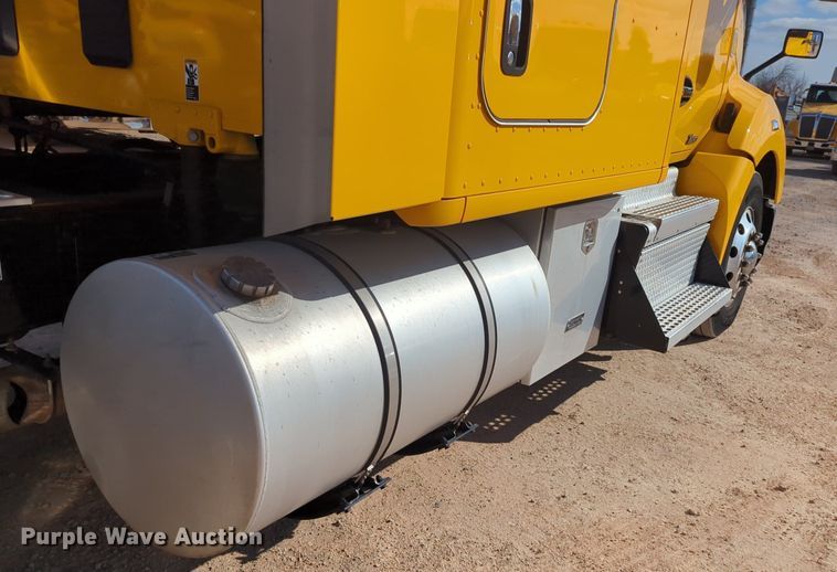 image for item NZ9293 2019 Kenworth T680 semi truck