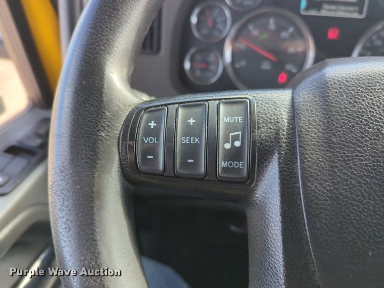 image for item NZ9293 2019 Kenworth T680 semi truck