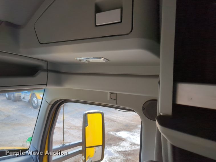 image for item NZ9293 2019 Kenworth T680 semi truck