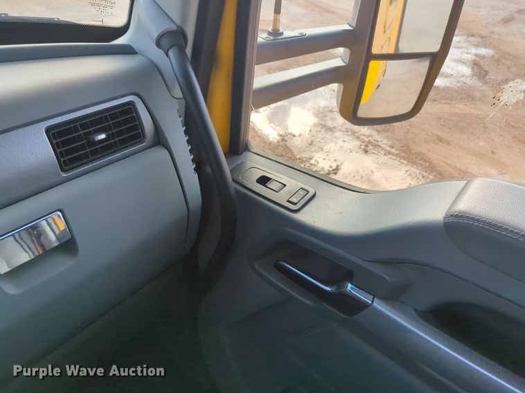 image for item NZ9293 2019 Kenworth T680 semi truck