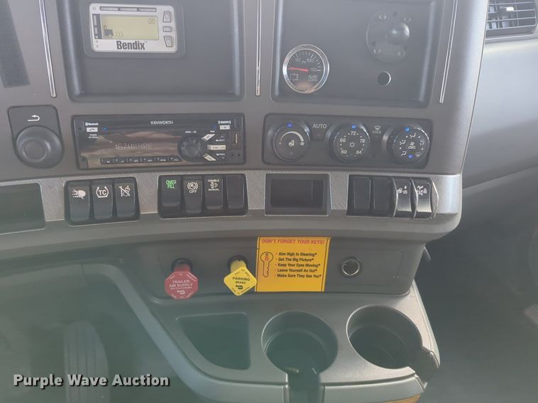 image for item NZ9293 2019 Kenworth T680 semi truck