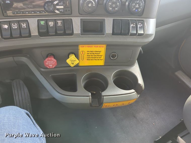 image for item NZ9293 2019 Kenworth T680 semi truck