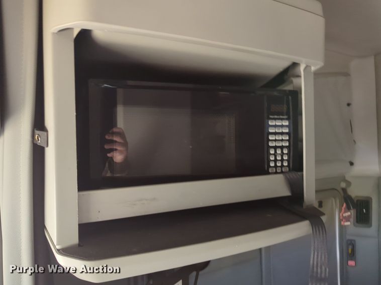 image for item NZ9293 2019 Kenworth T680 semi truck