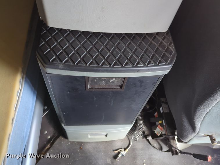 image for item NZ9293 2019 Kenworth T680 semi truck