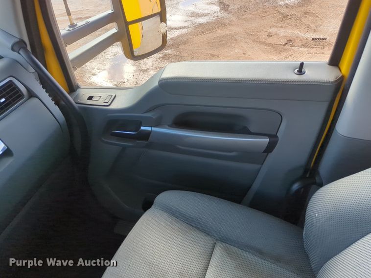 image for item NZ9293 2019 Kenworth T680 semi truck