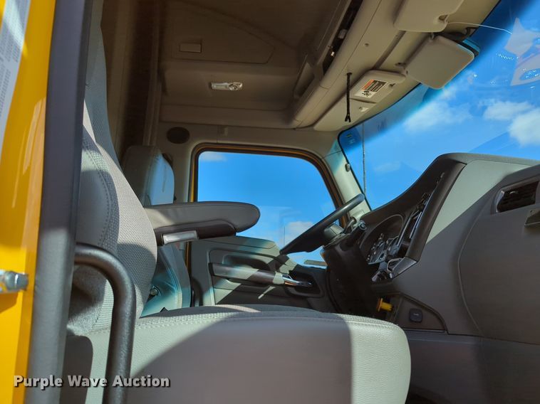 image for item NZ9293 2019 Kenworth T680 semi truck