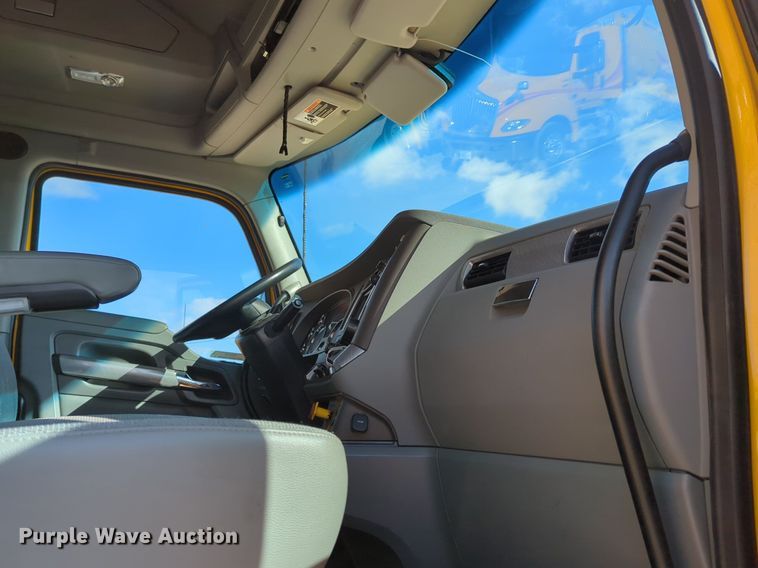 image for item NZ9293 2019 Kenworth T680 semi truck