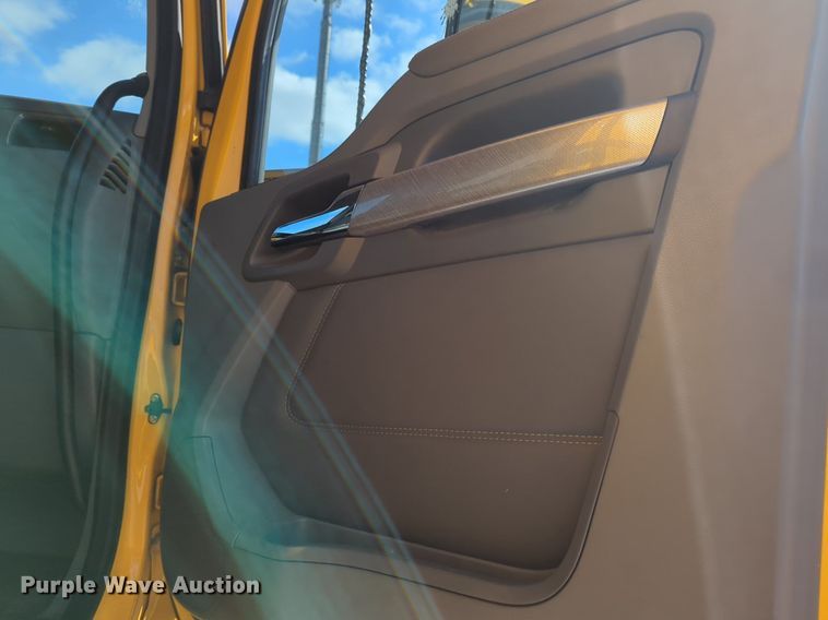 image for item NZ9293 2019 Kenworth T680 semi truck