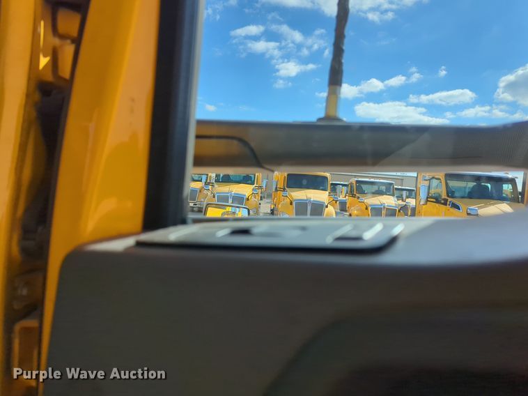 image for item NZ9293 2019 Kenworth T680 semi truck