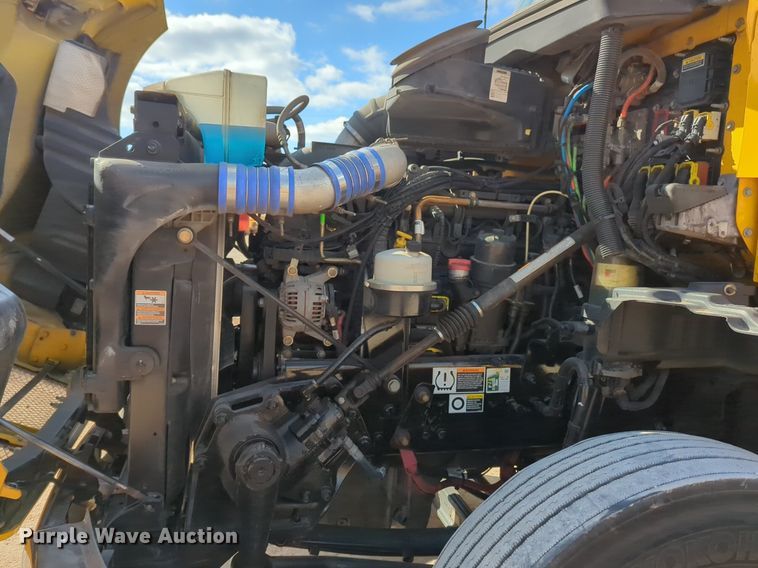 image for item NZ9293 2019 Kenworth T680 semi truck