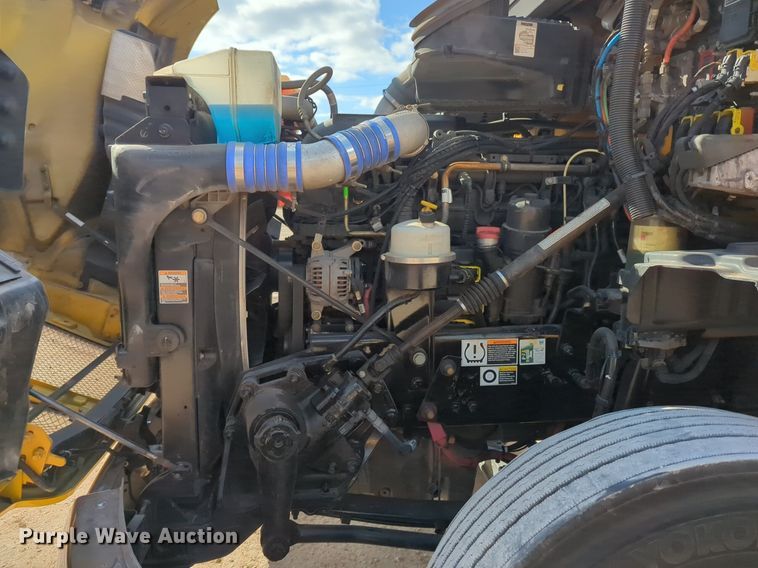 image for item NZ9293 2019 Kenworth T680 semi truck