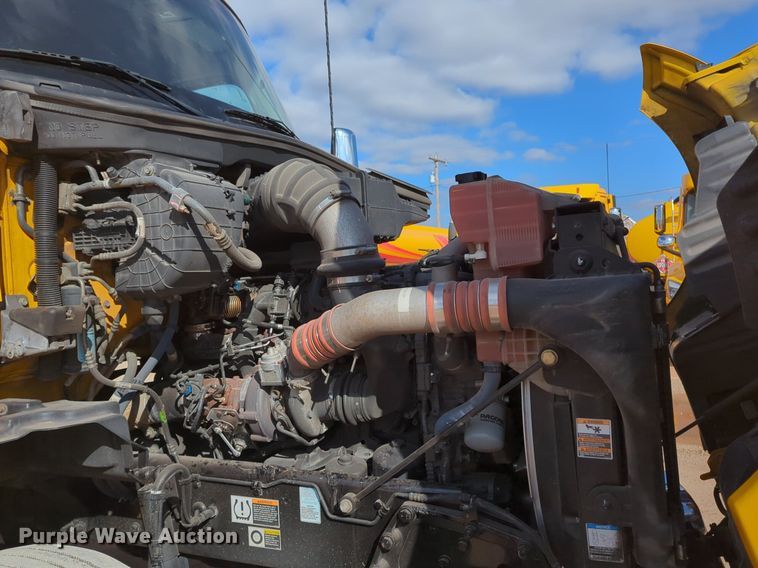 image for item NZ9293 2019 Kenworth T680 semi truck