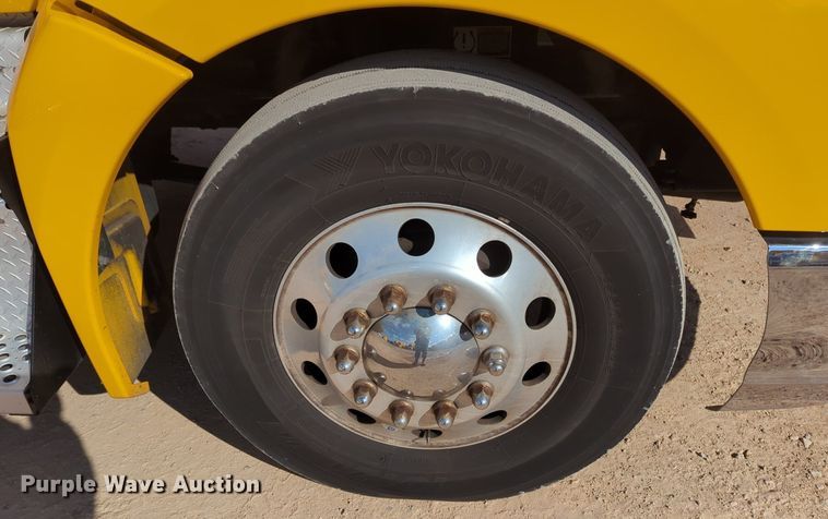 image for item NZ9293 2019 Kenworth T680 semi truck