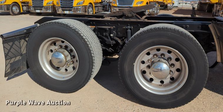 image for item NZ9293 2019 Kenworth T680 semi truck