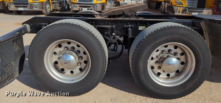 image for item NZ9293 2019 Kenworth T680 semi truck