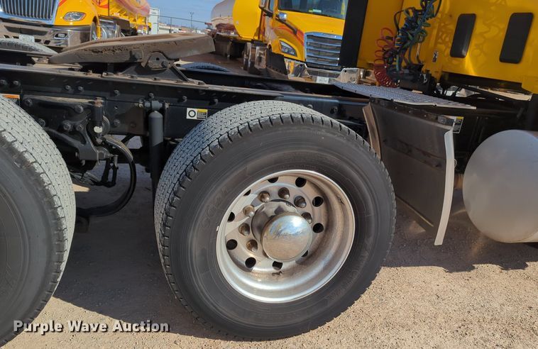 image for item NZ9293 2019 Kenworth T680 semi truck