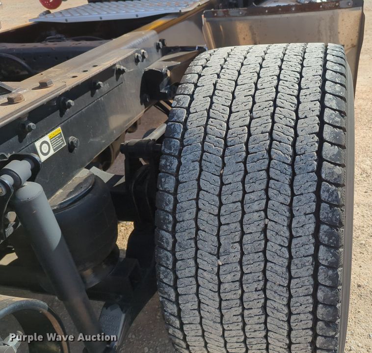 image for item NZ9293 2019 Kenworth T680 semi truck