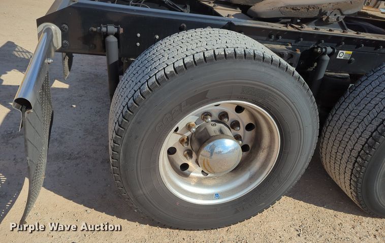 image for item NZ9293 2019 Kenworth T680 semi truck