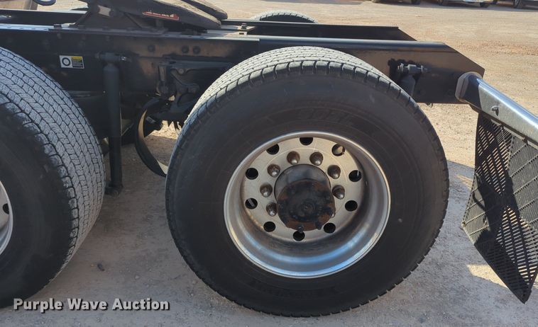 image for item NZ9293 2019 Kenworth T680 semi truck