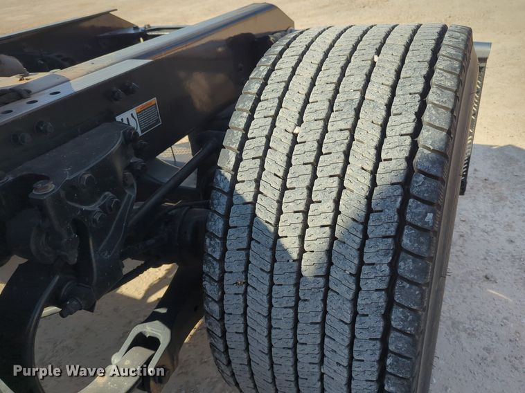 image for item NZ9293 2019 Kenworth T680 semi truck