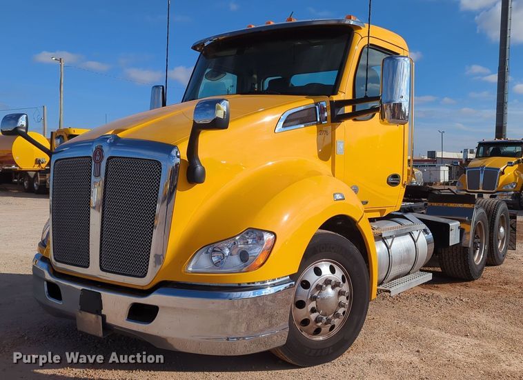 image for item NZ9294 2020 Kenworth T680 semi truck